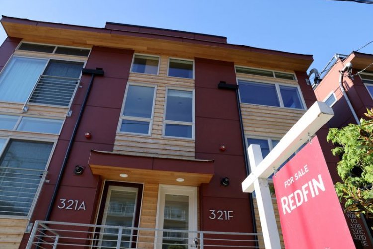 Early signs of cooling housing market seen in some U.S. cities, Redfin says