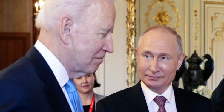 Biden Projects Weakness in Response to Putin’s Nuclear Saber Rattling
