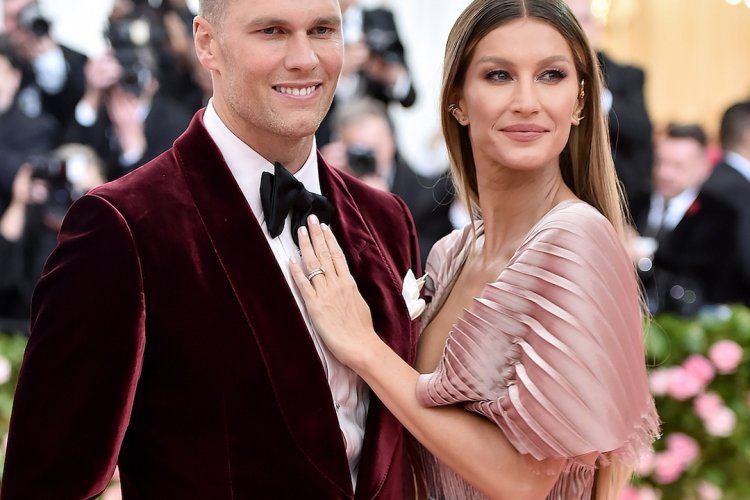 Tom Brady Thanks Wife Gisele Bündchen for "Inspiring" Him in Birthday Message