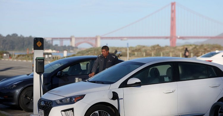 California Politician Calls China, Europe Better Models Than Texas for Electric Vehicle Mandates 