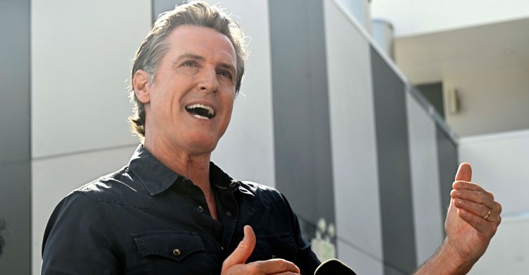 Newsom Paves Way for $22/Hour Fast-Food Minimum Wage